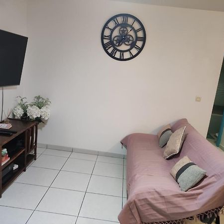 Charmant Appt Proche De Toutes Commodites La Possession Bagian luar foto