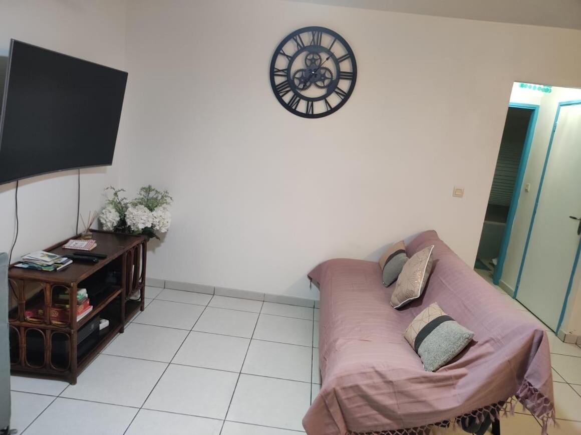 Charmant Appt Proche De Toutes Commodites La Possession Bagian luar foto